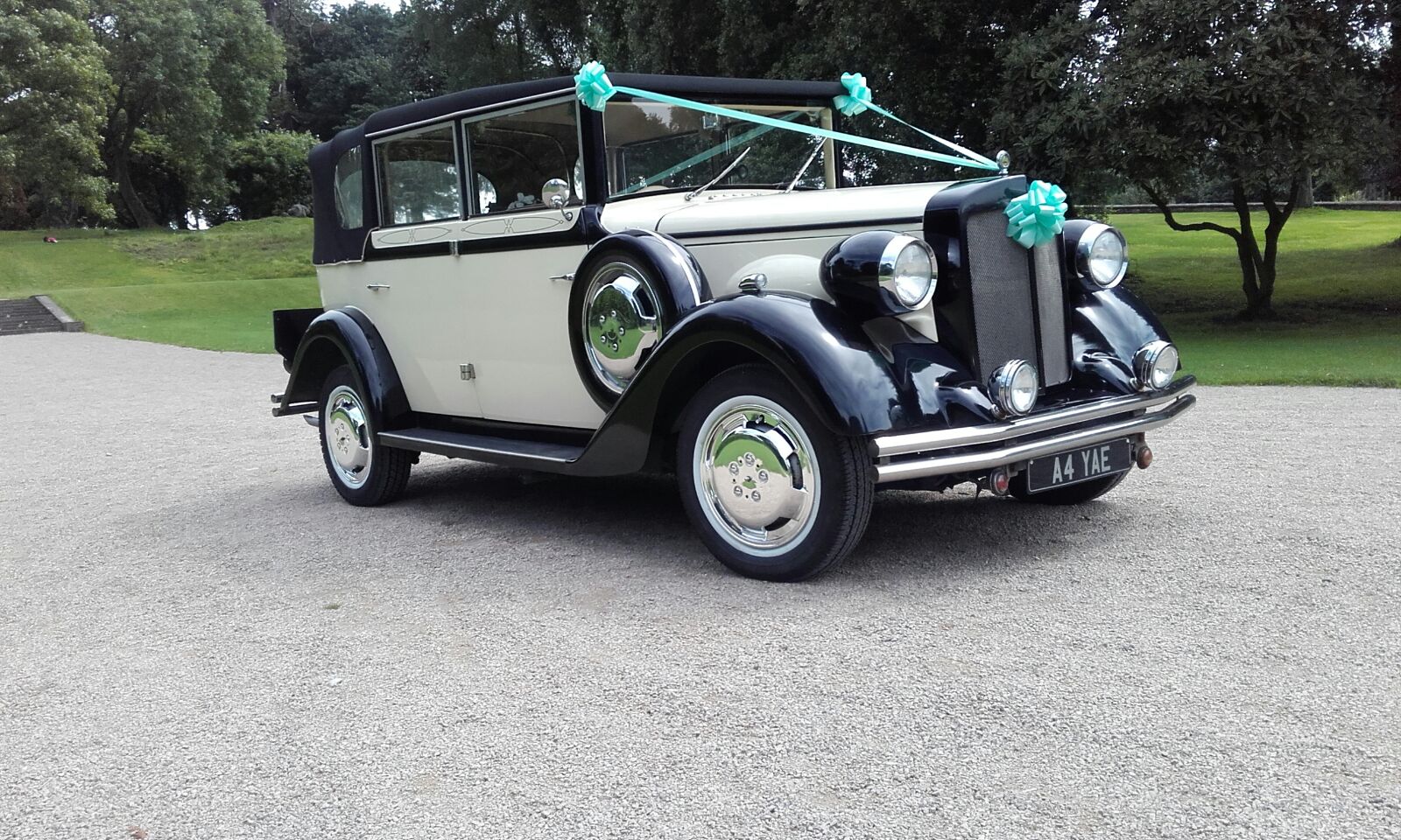 Bonnie Vintage Wedding Car hire